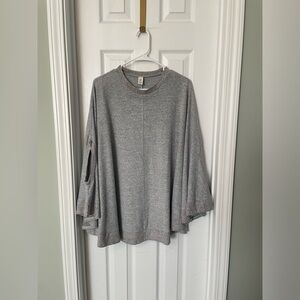Versona Grey One Size Poncho Sweater
